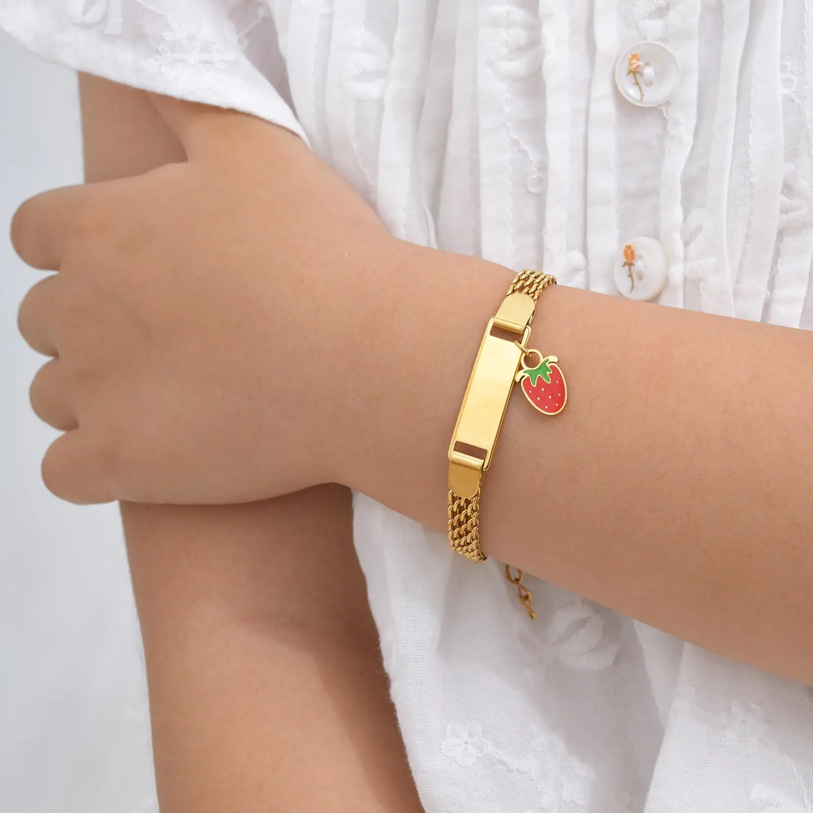 Personalisiertes personalisiertes Namensarmband für Mädchen, Jungen, Erdbeer-Kirsch-Anhänger, Edelstahl-ID-Armband für Kinder – Detail 5