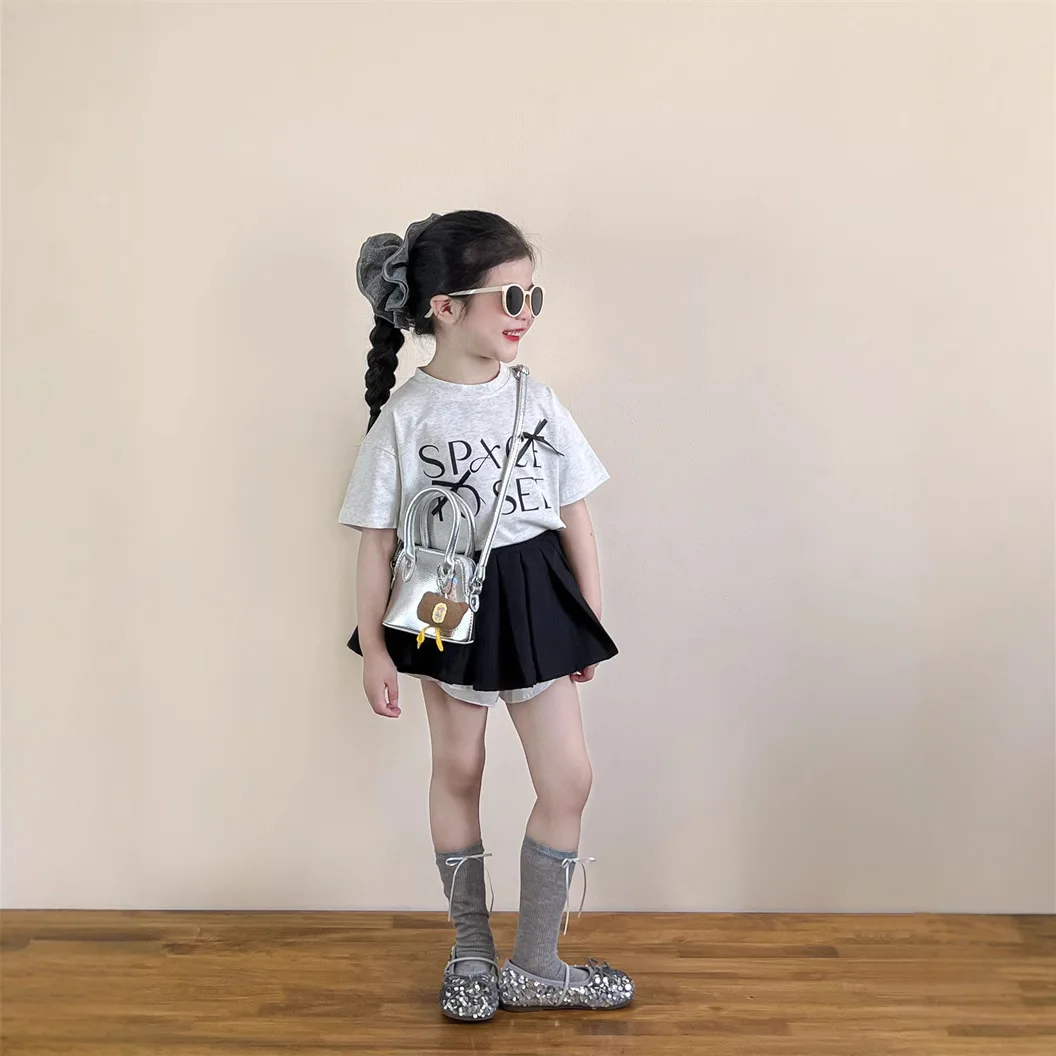 

Girls Suit 2025 Summer New Childrens Clothing Girl Baby Letter Bow Short-sleeved T-shirt Skirt Pants Two Sets of Casual Simple
