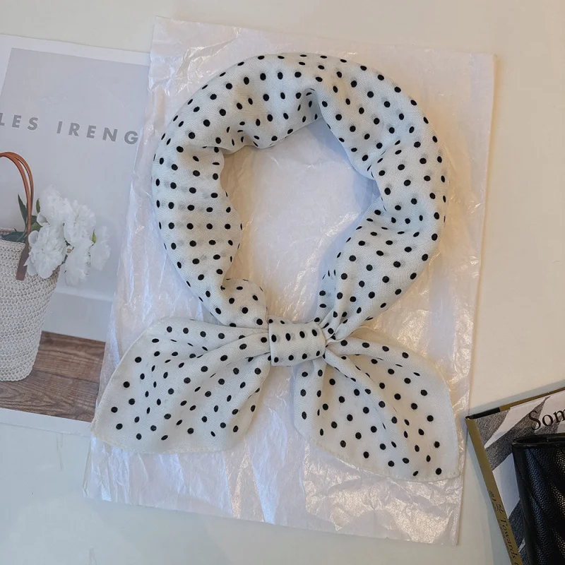 

Sweet Polka Velvet Scarf66x66cmWomen's autumn and winter warm scarf, decorative neck warmer, neck protector