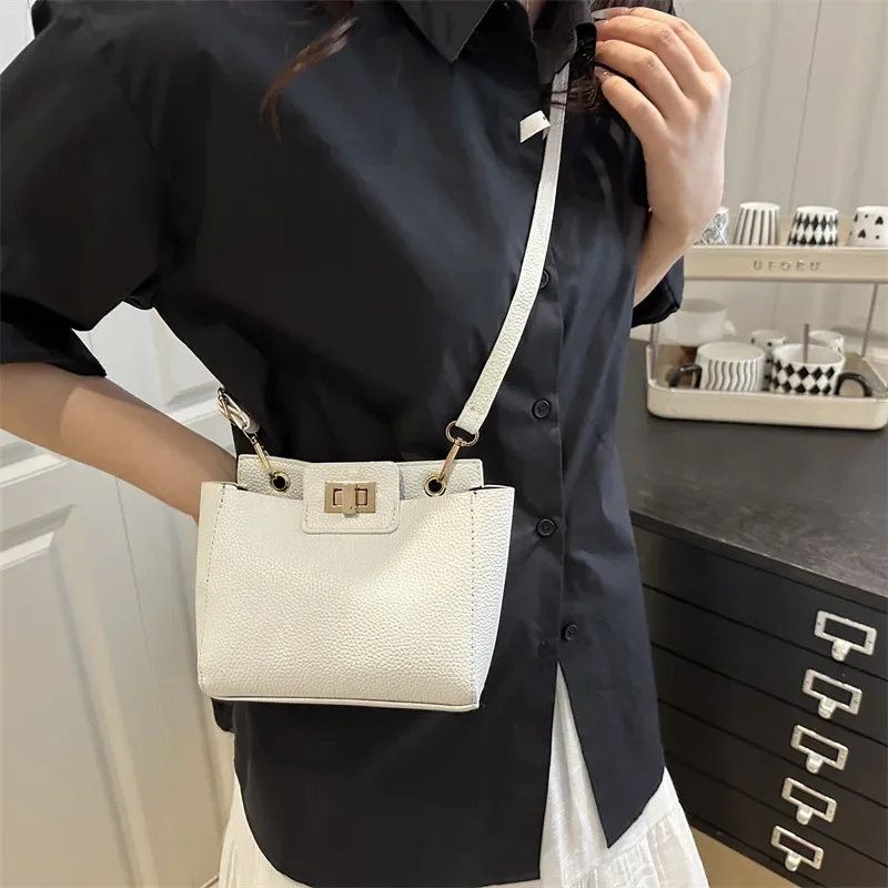 Shoulder Bag Women 2025 New European American Fashion Texture Large Capacity Simple Handbag Messenger Bag For Work Commuter view 3