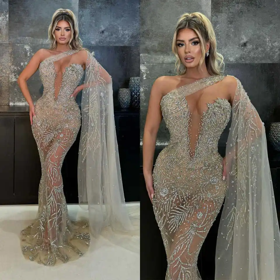 Sexy Evening Dresses See Through Prom Gowns Rhinestone Beaded Illsuion Party Dresses Sweep Train Customize Vestidos de noche