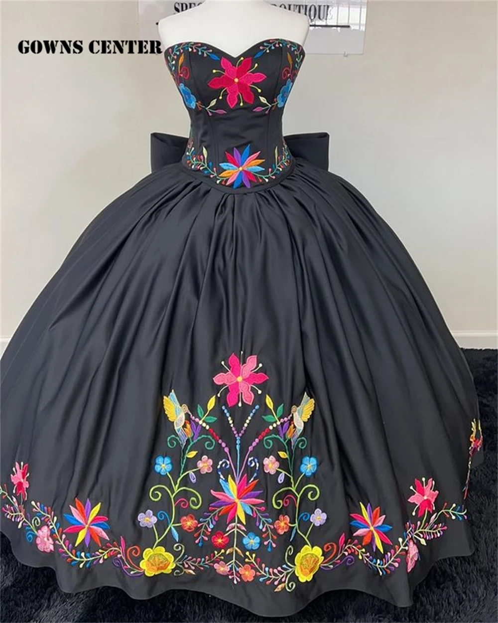 Vintage Mexican Embroidery Black Quinceanera Dresses With Bow Ball Gown Birthday Gown Lace-Up Sweet 16 Dresses Customized