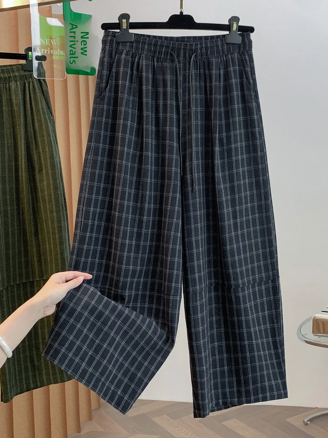 Korean High-End Plaid Wide Leg Pants Women's Casual Fashion Age-Defying Loose Straight Nine-Piece Pants Autumn New Style