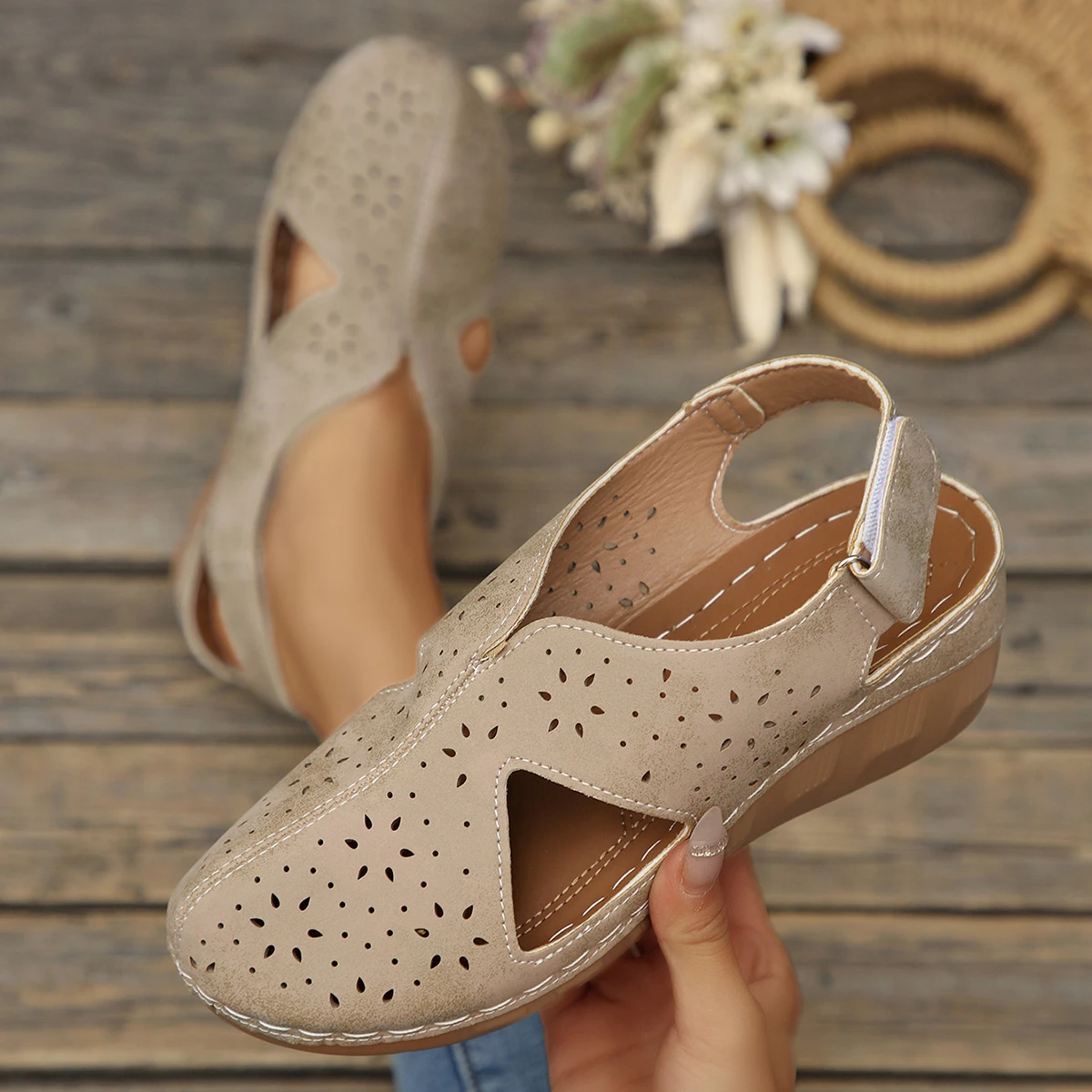 Summer Women Sandals Platform Fashion Sandals Hollow Out Buckle Roman Style Shoes Women Lightweight Slip-On Shoes Ladies