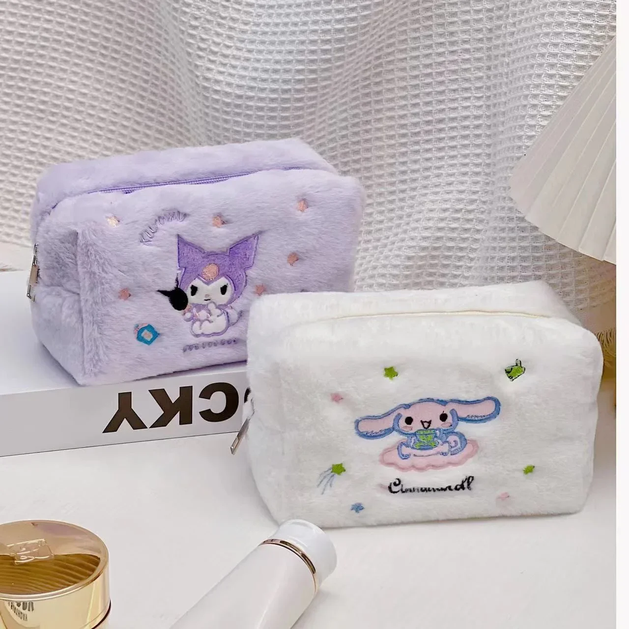 Sanrio Women\'s Makeup Bag Girl Cartoon Kulomi Cinnamoroll Plush Large Capacity Inner Layer Waterproof Zipper Stationery Storage