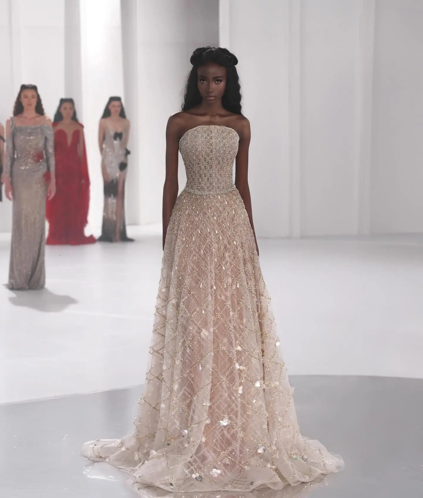 Luxury A-Line  Evening Dress Strapless Appliques Pearls Crystals Beading Formal Prom Gowns For Special Occasion Customized