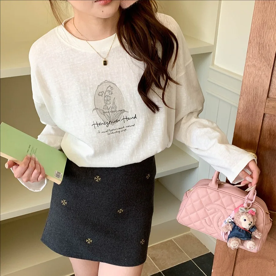 

Новая весенняя повседневная женская футболка с цветочным принтом и буквенным узором, с круглым вырезом, длинным рукавом, белая