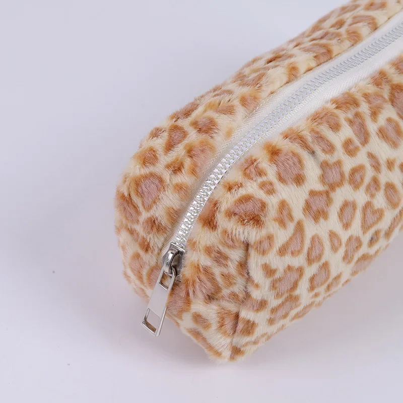 Rosa Leoparden-Plüsch-Federmäppchen, große Aufbewahrungstasche, INS-Ästhetik, Schreibwaren-Tasche für Schüler, tragbare Federmäppchen für Mädchen, Schulanfang – Detail 9