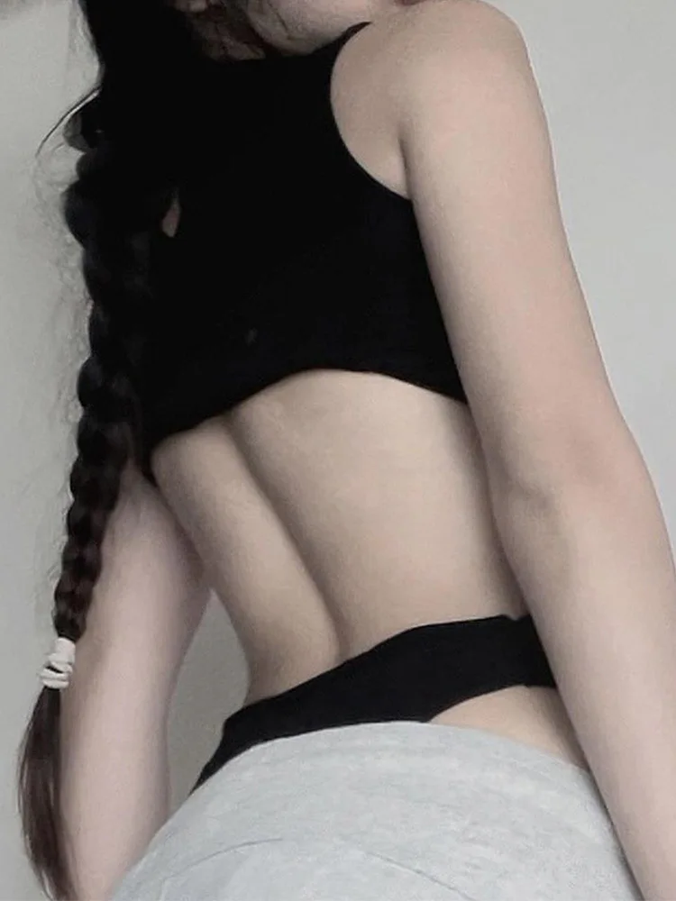 Sinnlicher Bodysuit mit Ausschnitten, rückenfrei, formender Bodysuit, asymmetrisch, ärmellos, eleganter Bodysuit, Sommer, Strand, lässige Bodysuits