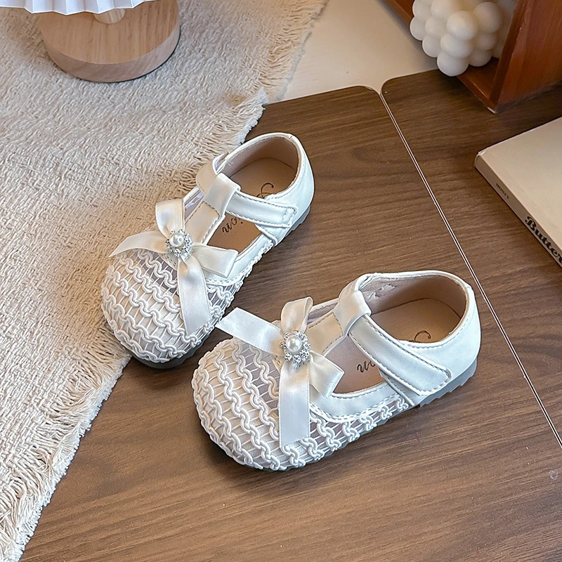 

Girls Casual Flat Shoes T-strap Sweet Ribbon Bows Kids Princess Shoes Korean Style Versatile 2026 Summer New Children Sandals
