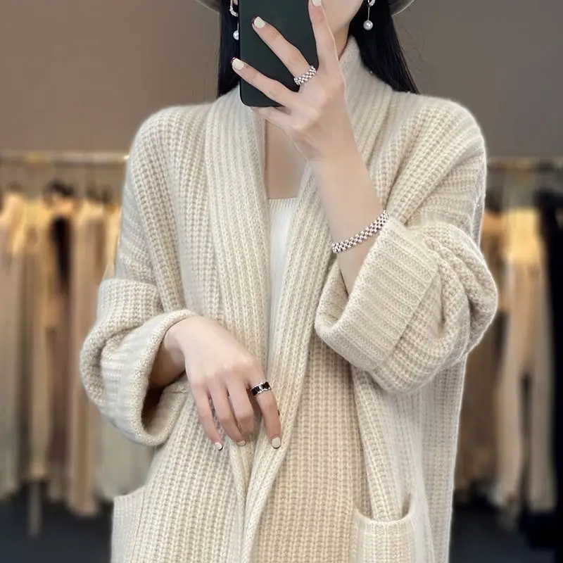 Sweater rajut versi Korea, kardigan rajut gaya malas pelangsing kelas atas leher v panjang Medium musim gugur dan musim dingin