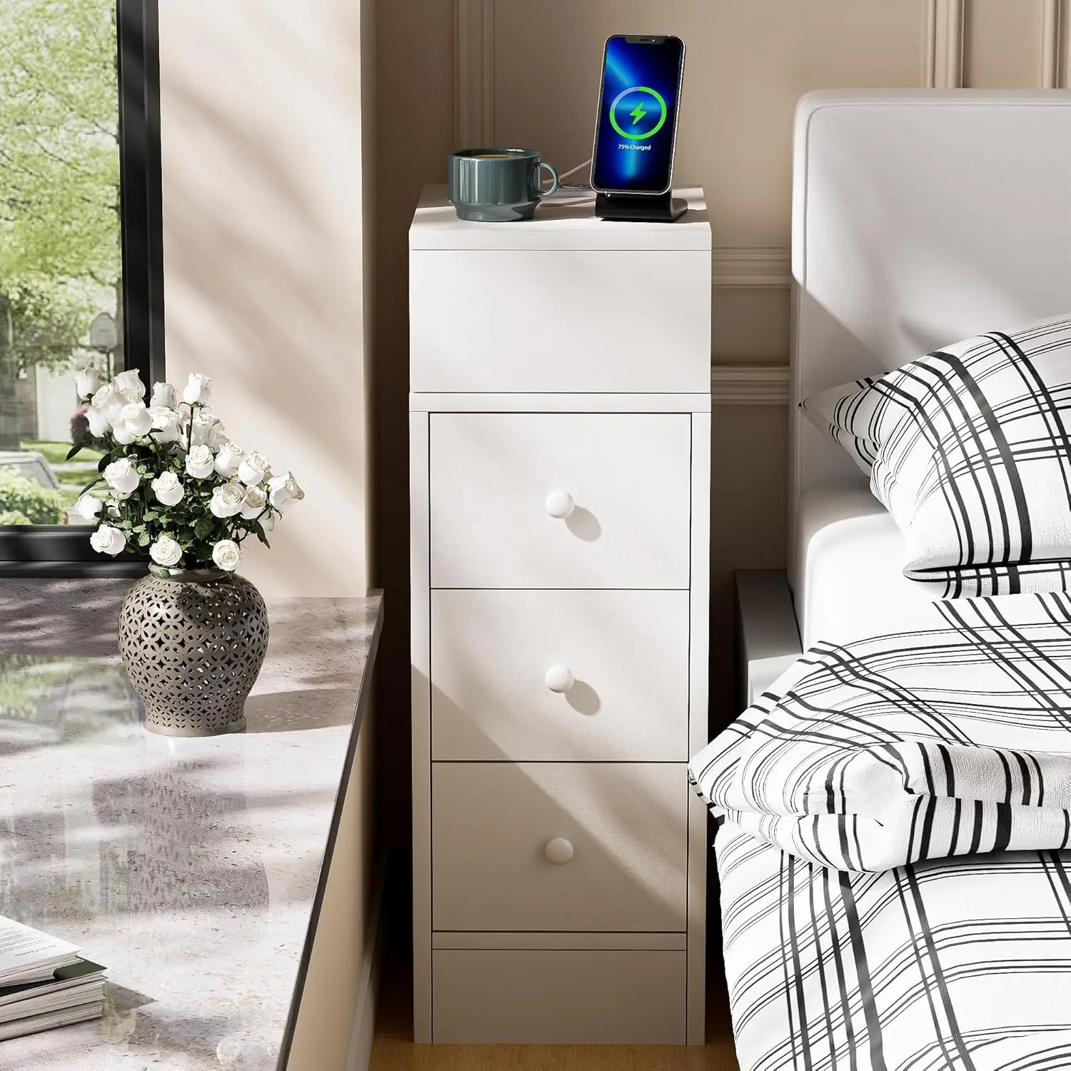 Mesita de Noche Estrecha con Enchufe Mesitas de Noche Estrecha con 3 cajones y 2 Comparitementos de Almacenamiento Mesa Auxiliar #6