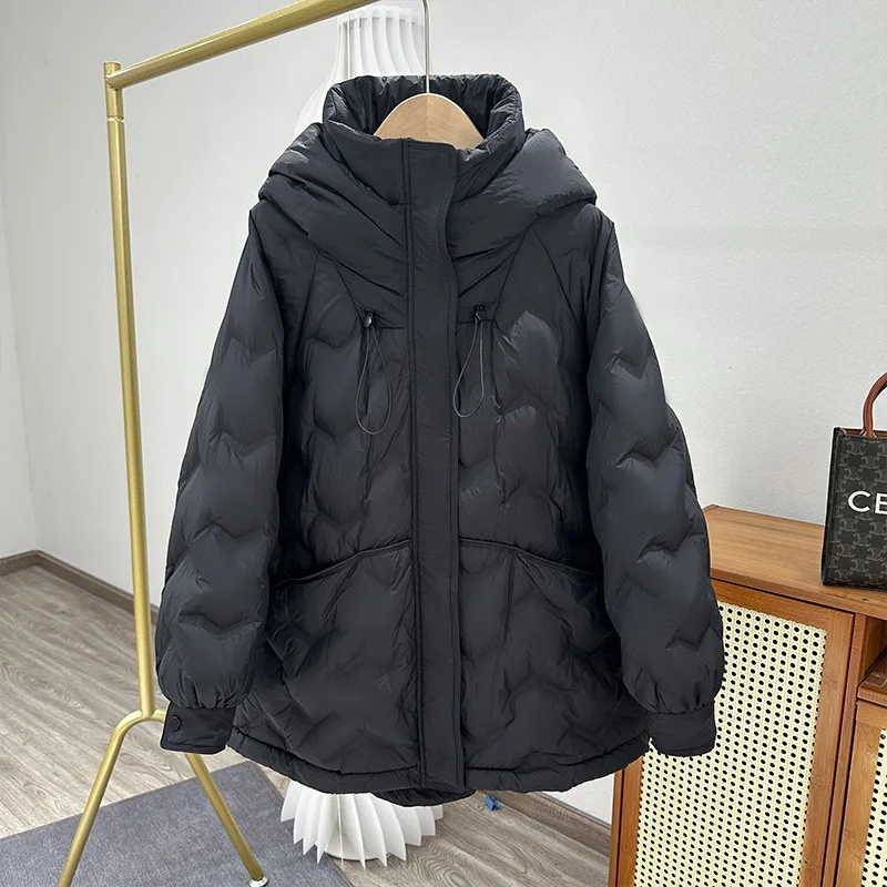 Piumino invernale da donna europea da pendolarismo con cappuccio sciolto e caldo piumino d'anatra bianco al 90%