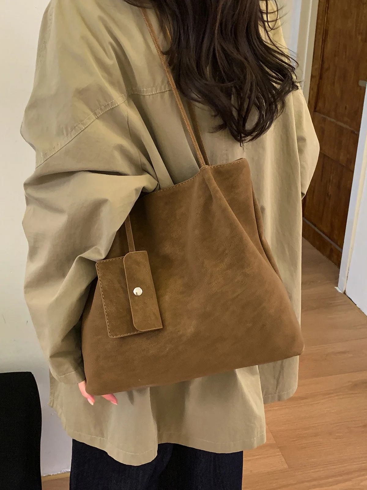 

Retro Matte Tote Bag Women's Large Capacity Shoulder Bag Casual Handbag Commuter Square Bag Iron Hardware Pure Color