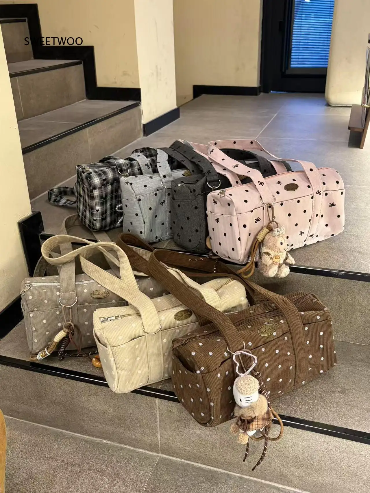 Vintage Plaid Dot Pattern Small Duffle Bag Lightweight Large Capacity Ladies Travel School Crossbody Handbag