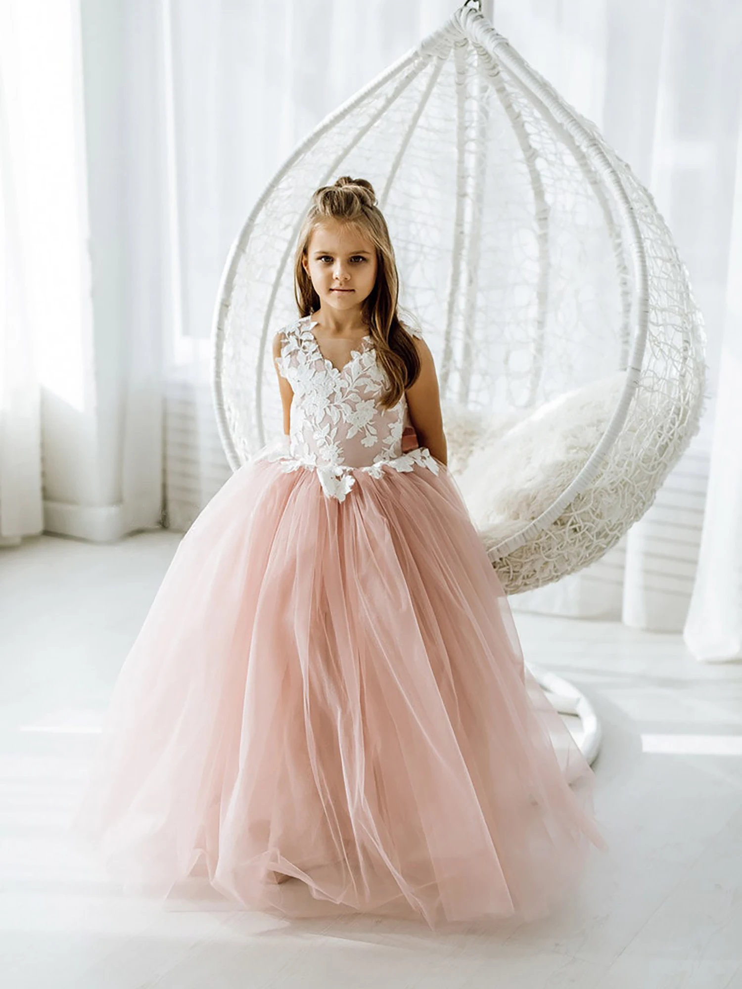 Tiulowa suknia balowa z aplikacjami Flower Girl sukienki na ślub hochzeit kleid mädchen szata De Mariage ceremonium Pour Petite Fille