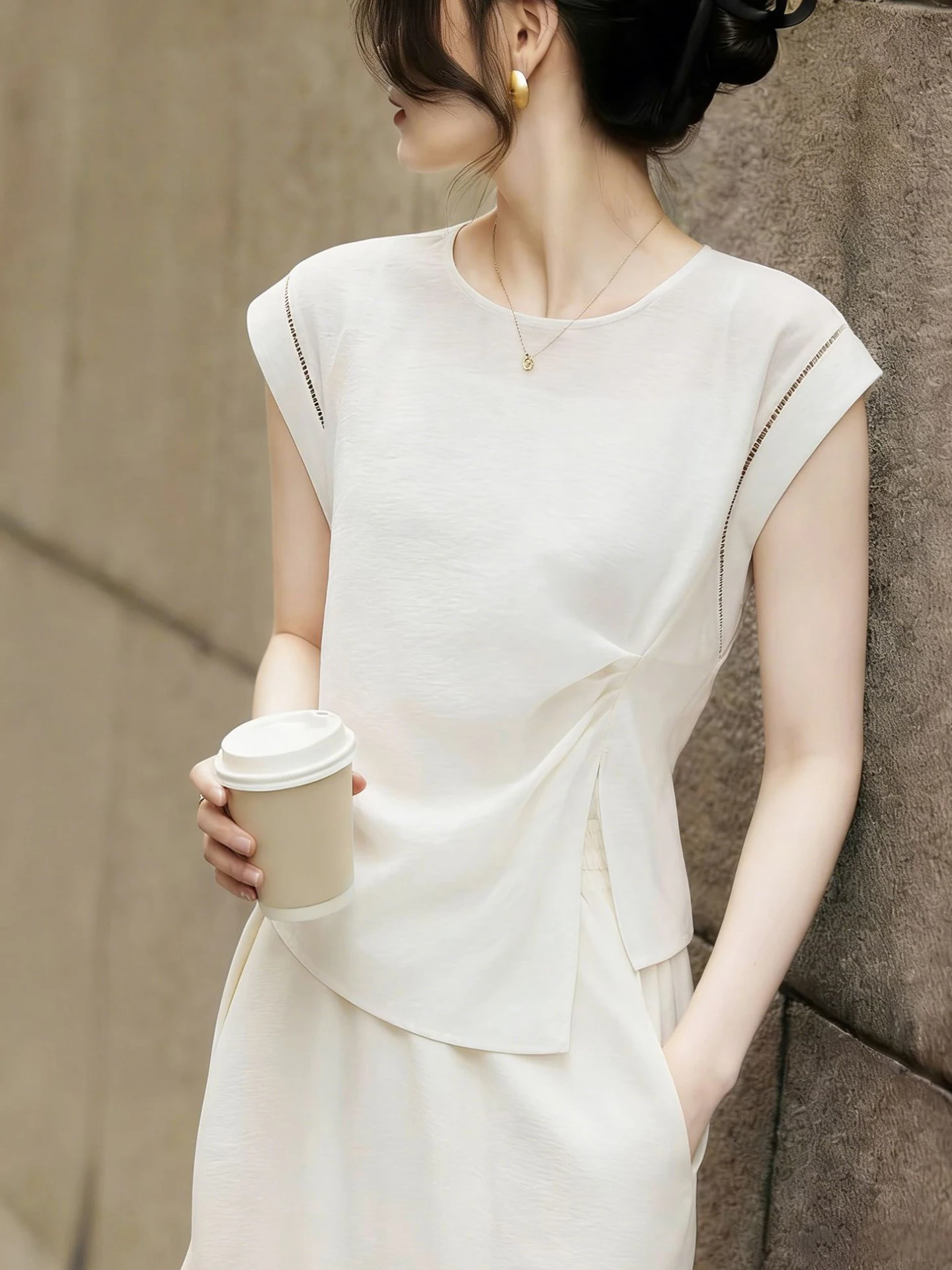 

Minimalist round Neck Color T-Shirt Sleeveless Hoodie Skin-friendly Summer Fashionable Top for Women Straight Cut Type