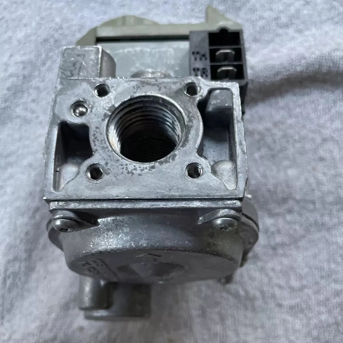 Katup solenoid gas Honeywell Amerika 2025 VR8200A2116 masa depan 6 minggu