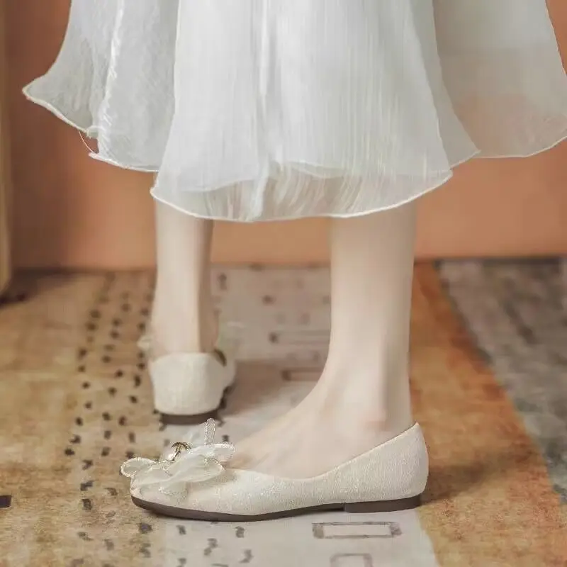 2026 Spring Autumn New Ladies Flat Shoes for Skirts Low Heel Bow Detail Gentle Romantic Soft Elegant Style