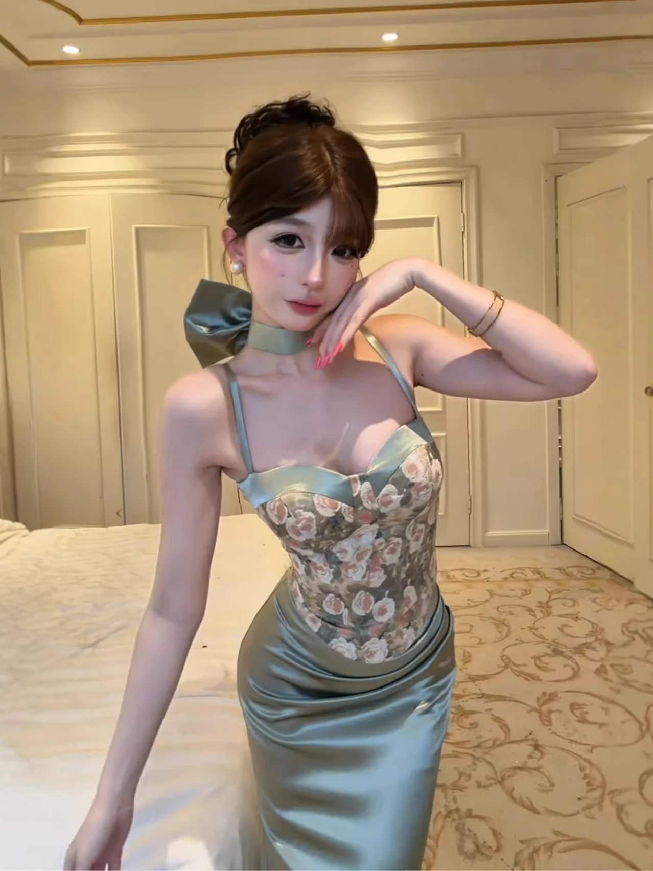 

Pure Desire Sexy een Satin ter Top And Skirt Set with Knot Floral Print Bodycon Fit Women's Faion Ensemble