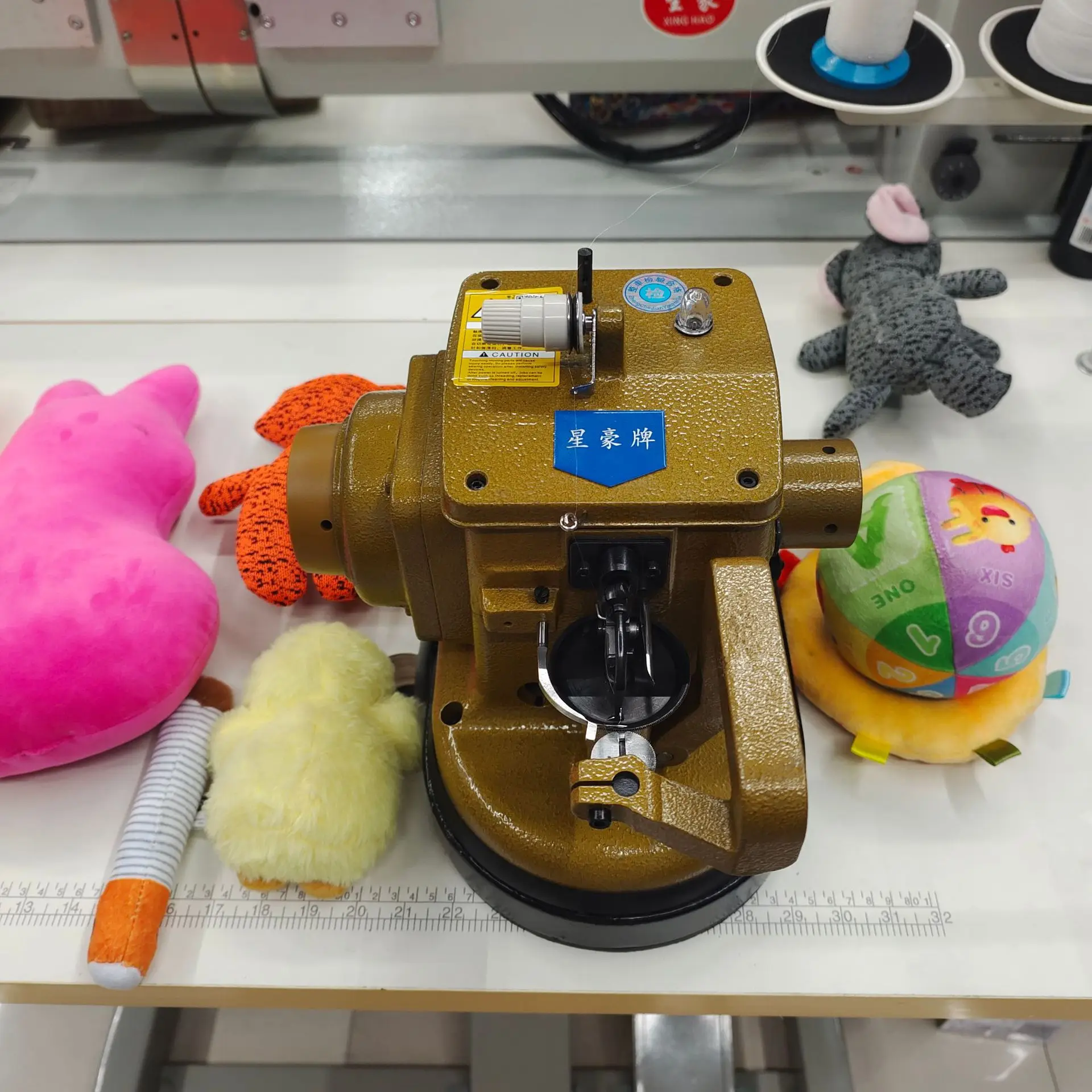 Plush toy sealing machine, ragdoll doll sewing machine, sofa throw pillow sponge pad sewing machine 3
