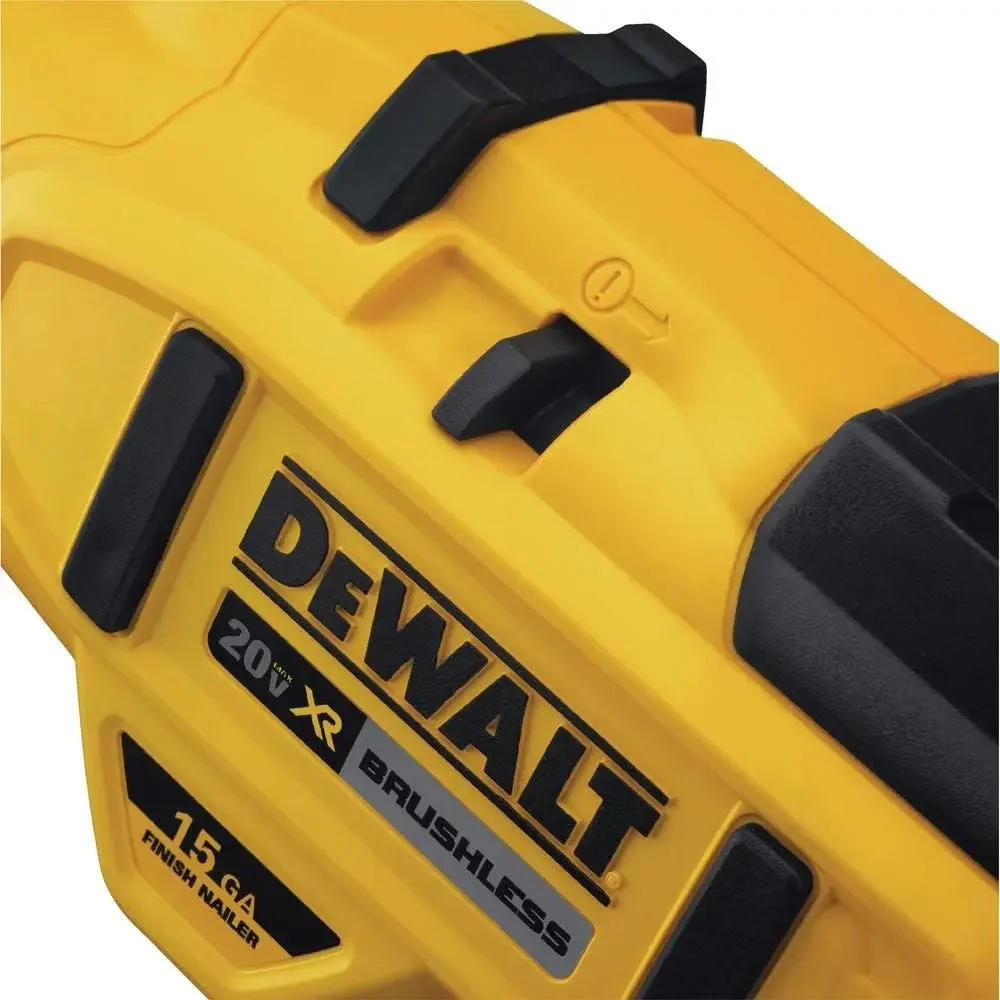 Clavadora de acabado DEWALT 20V MAX*, en ángulo, 15GA (DCN650B)