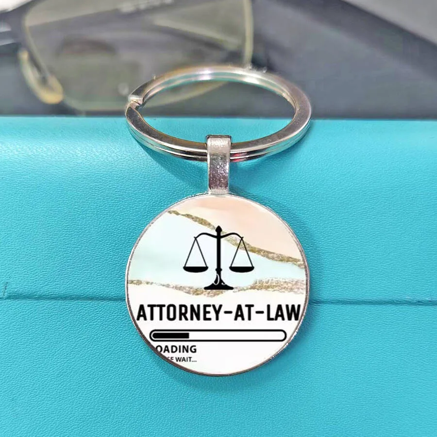 A balance justice hammer pattern design that both male and female lawyers love, keychain, campus students can wholesale