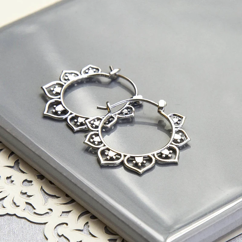 Huitan Bohemia Style Hoop Earrings for Women Metal Silver Color Flower Shaped Fancy Earrings Daily Wear Vocation Female Jewelry