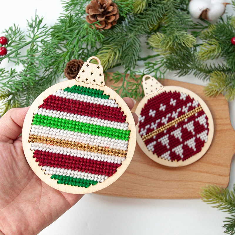 6Pcs Christmas Cross Stitch Hole Carving Wooden Pendant Embroidery Slices Diy for Xmas Holiday Christmas Tree Hanging Decoration