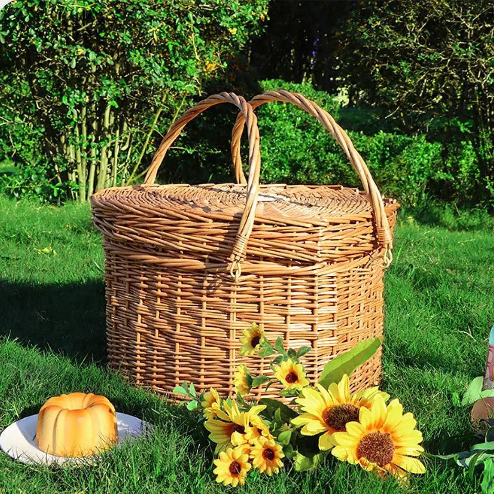 

Picnic Basket with Lid Handmade Heart Shape Woven Basket Storage Basket with Handles for Party Outdoor Barbecue Fruits Food