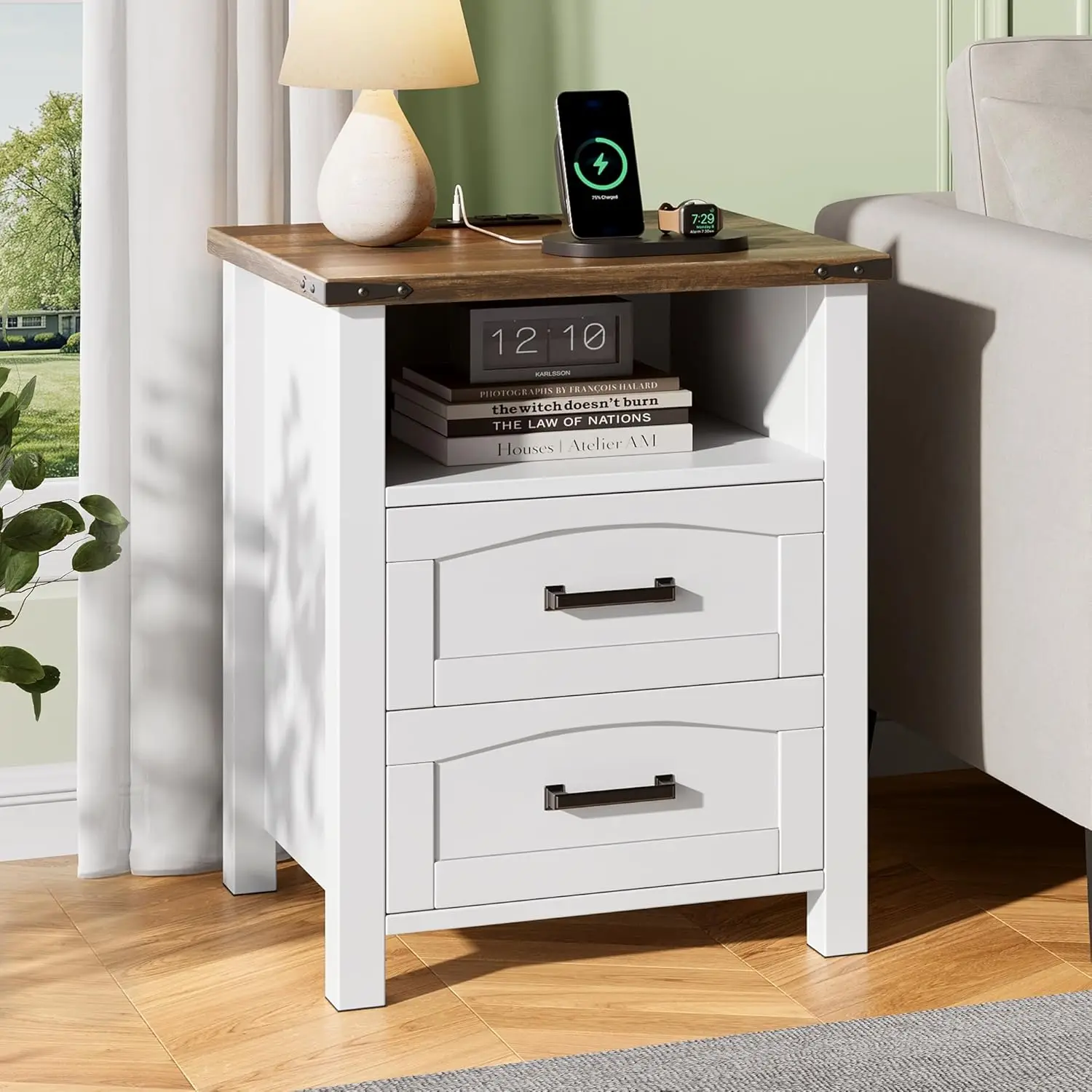 

Прикроватная тумбочка в стиле фермерского дома с зарядной станцией, 18 дюймов в ширину, деревенский стиль, с портами USB/Type-C, 2 выдвижными ящиками и открытым отделением, на заказ