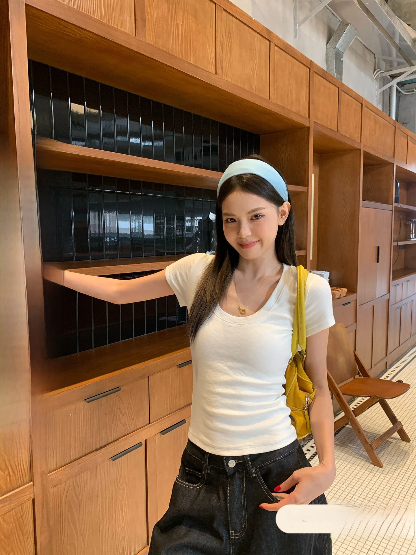 

Song Zhengen White U-Ne ort Sve Women's T-irt Slim Fit Faionable Spring Summer Trendy Top Korean Sle Commute Wind