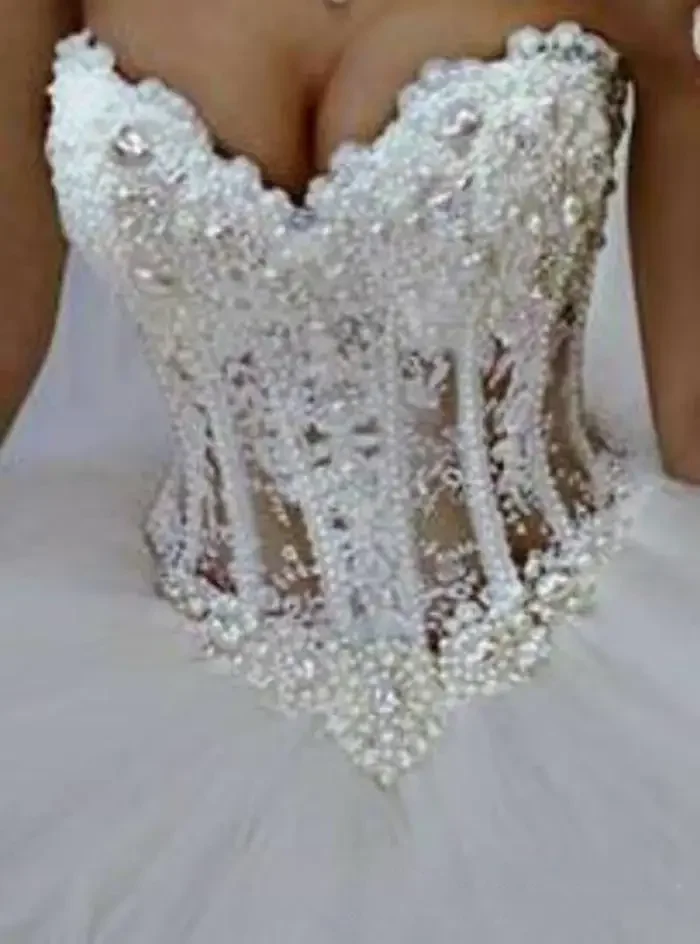 Personalizado querida espartilho uma linha vestido de casamento pérolas frisado árabe dubai longo marfim vestidos sem alças sem mangas até o chão