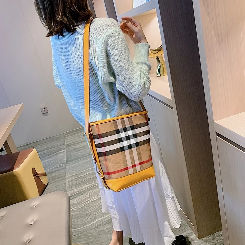 Sac à bandoulière tendance pour les voyages quotidiens au bureau, finition en Faux daim souple, sangle réglable, pratique et élégant