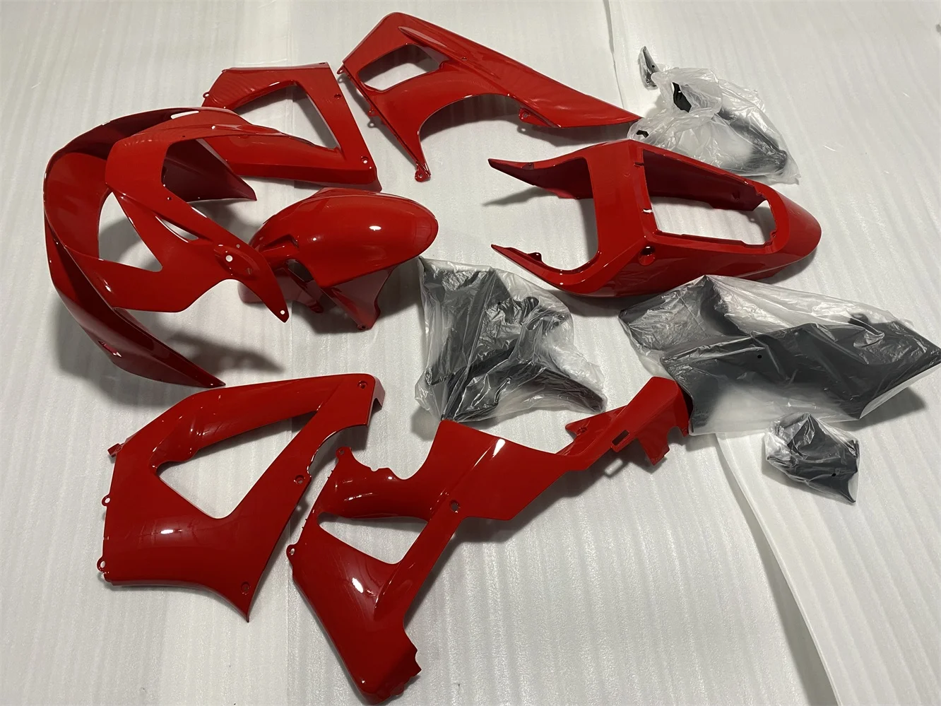 La carenada de motocicleta ABS es adecuada para la CBR929RR 2000 y 2001, cubre toda la carrocería del vehículo, en color rojo.