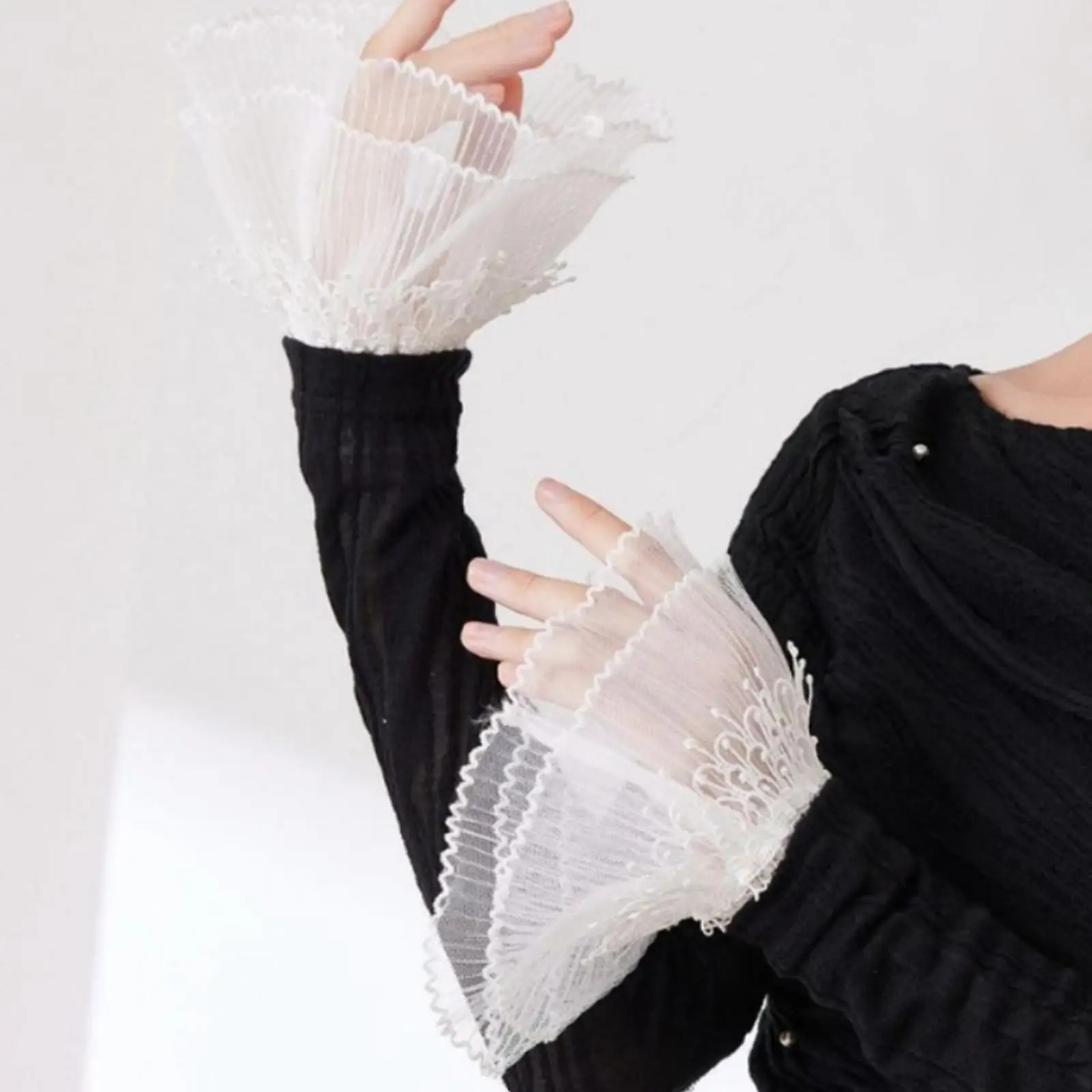 

Lace Cuff Arm Warmers Pleated False Sleeve Covers Polyester Wrist Cuffs for Women Girls Vintage Style