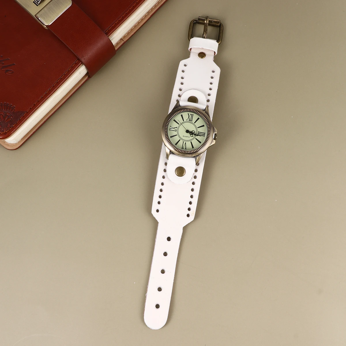 

Retro Style Quartz Wrist Watch Women Gold Bracelets B Vintage Roman Dial Display Jewelry Packaging Gifts