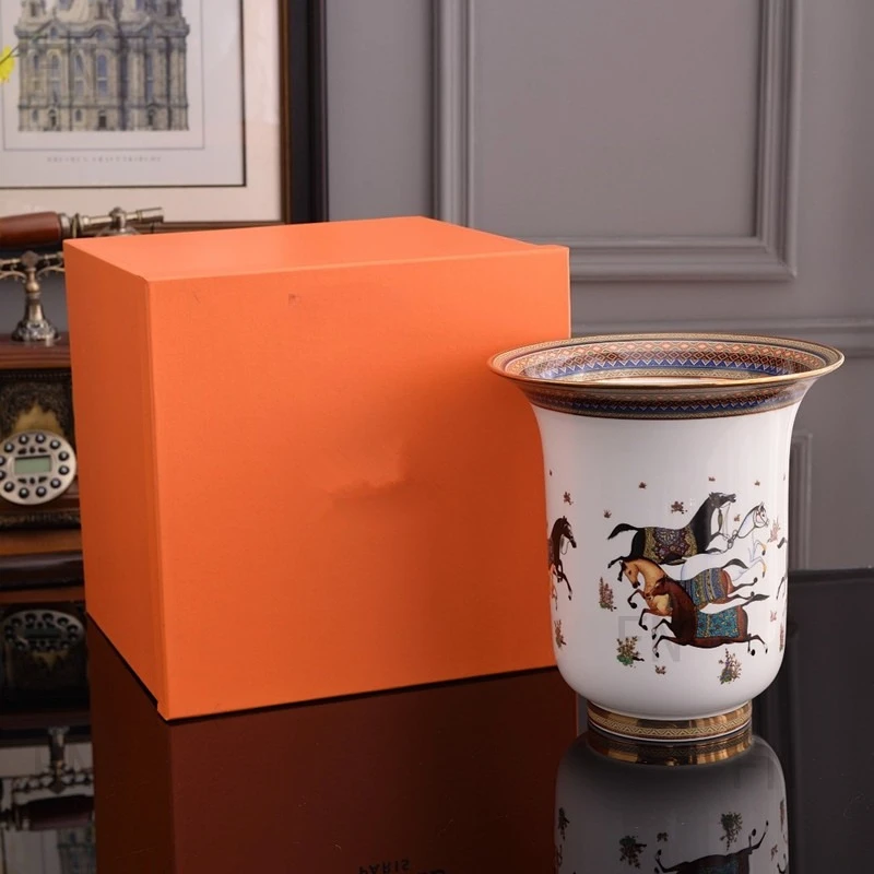 Precio de fábrica Jarrones de oro Diseño de caballos Jarrón de cerámica pintado a mano + esmalte Ventas directas de fábrica contemporáneas modernas China