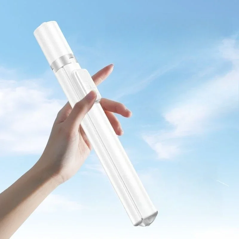 Zoom mobile phone, selfie stick, automatic pop-up tripod bracket on the floor, outdoor artifact, portable photo