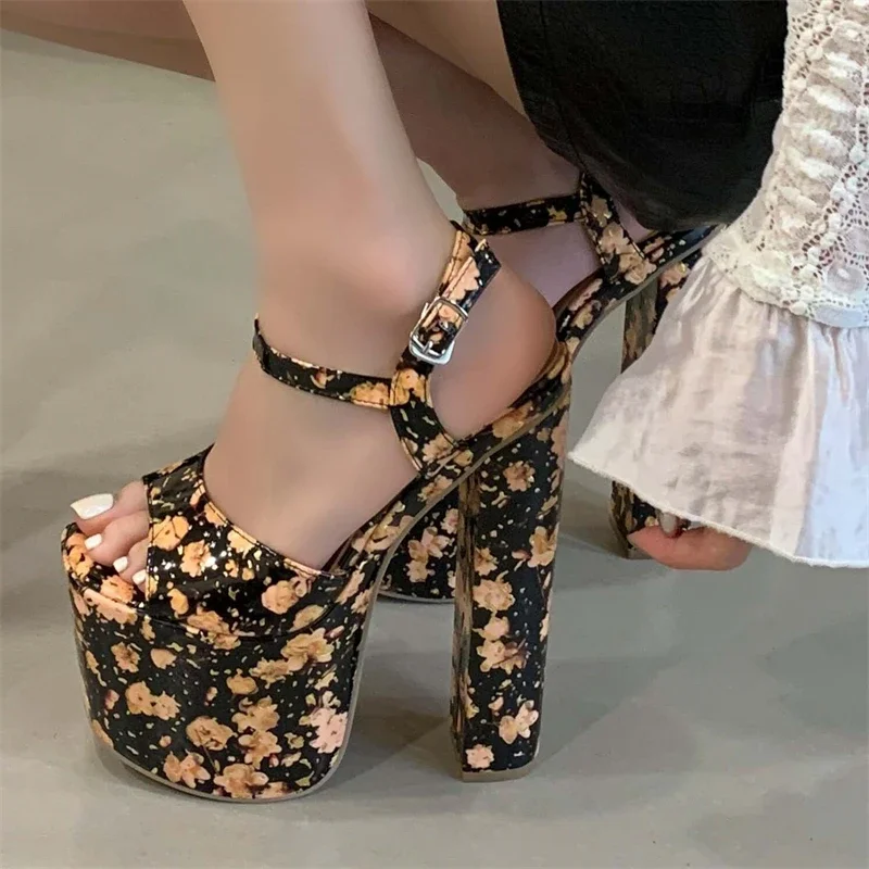 Eilyken Design Modello Totem Peep Toe Cinturino con fibbia Sandali da donna Moda Piattaforma quadrata Tacchi Scarpe da festa Zapatillas De Muje