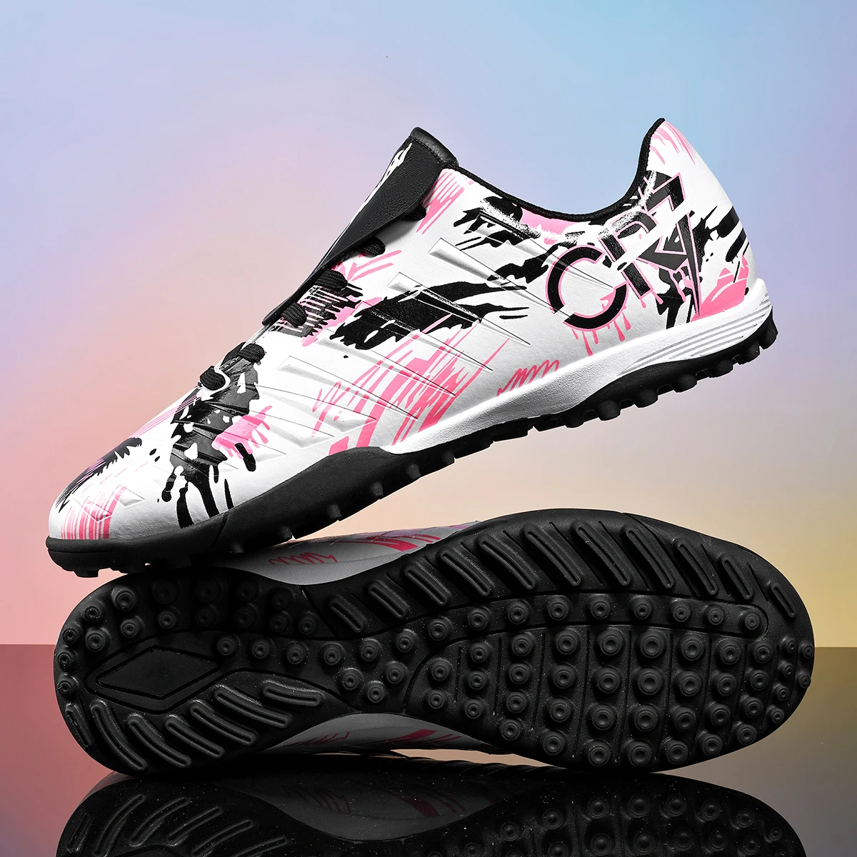 

Breathable men's soccer shoes with TF broken nails effectively protect ankles and durable rubber outsole