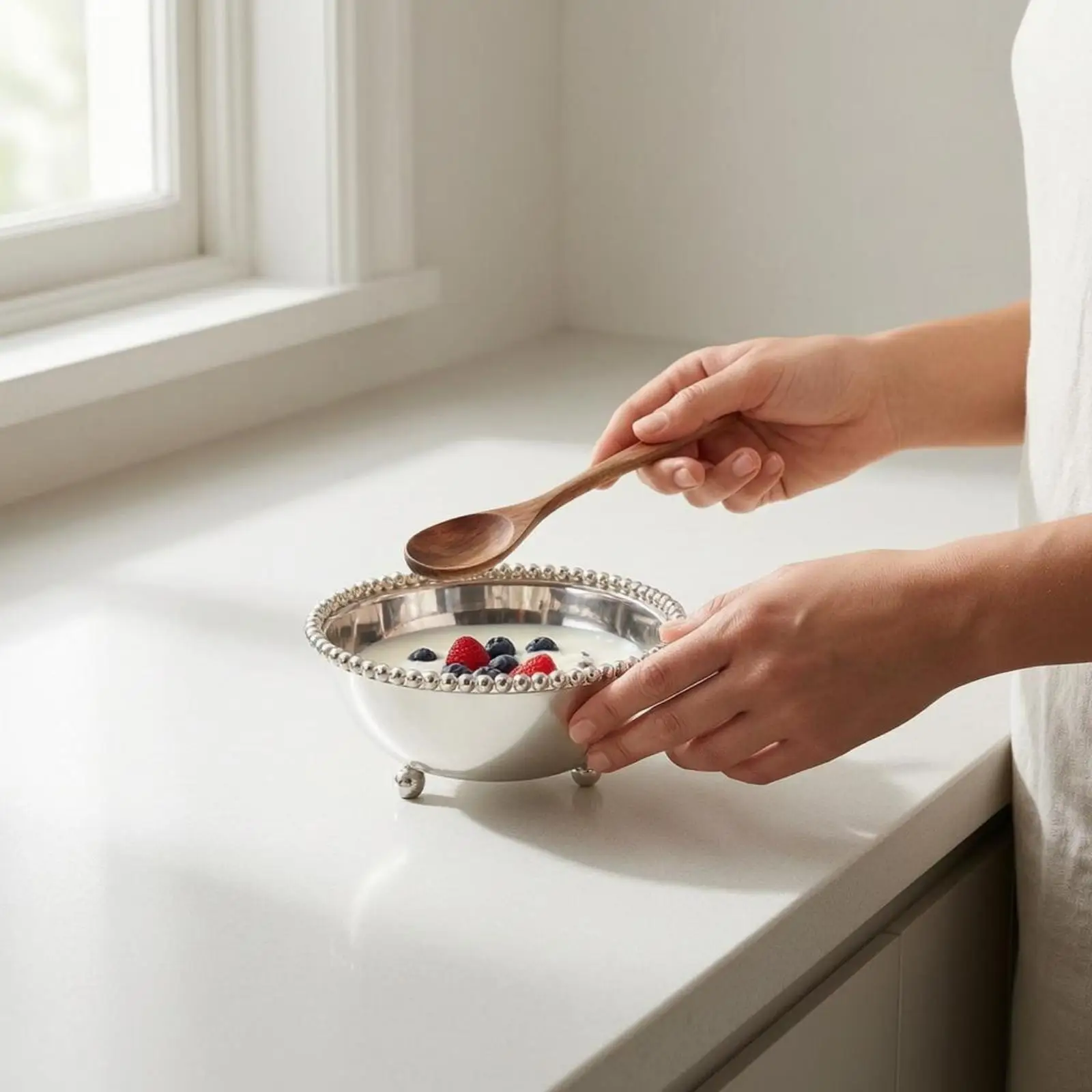 Footed Dessert Bowl Reflective Beaded Bowl Silver Serving Dish