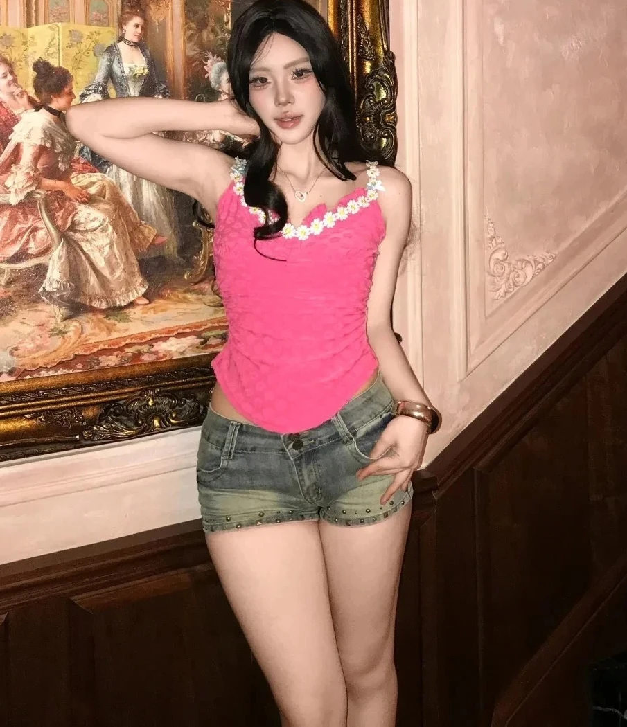 Y2K American Vintage Denim Shorts Low Waist Women Rivet Decor Slim Fit Short Hot Pants Streetwear 2000s Summer Jean Shorts