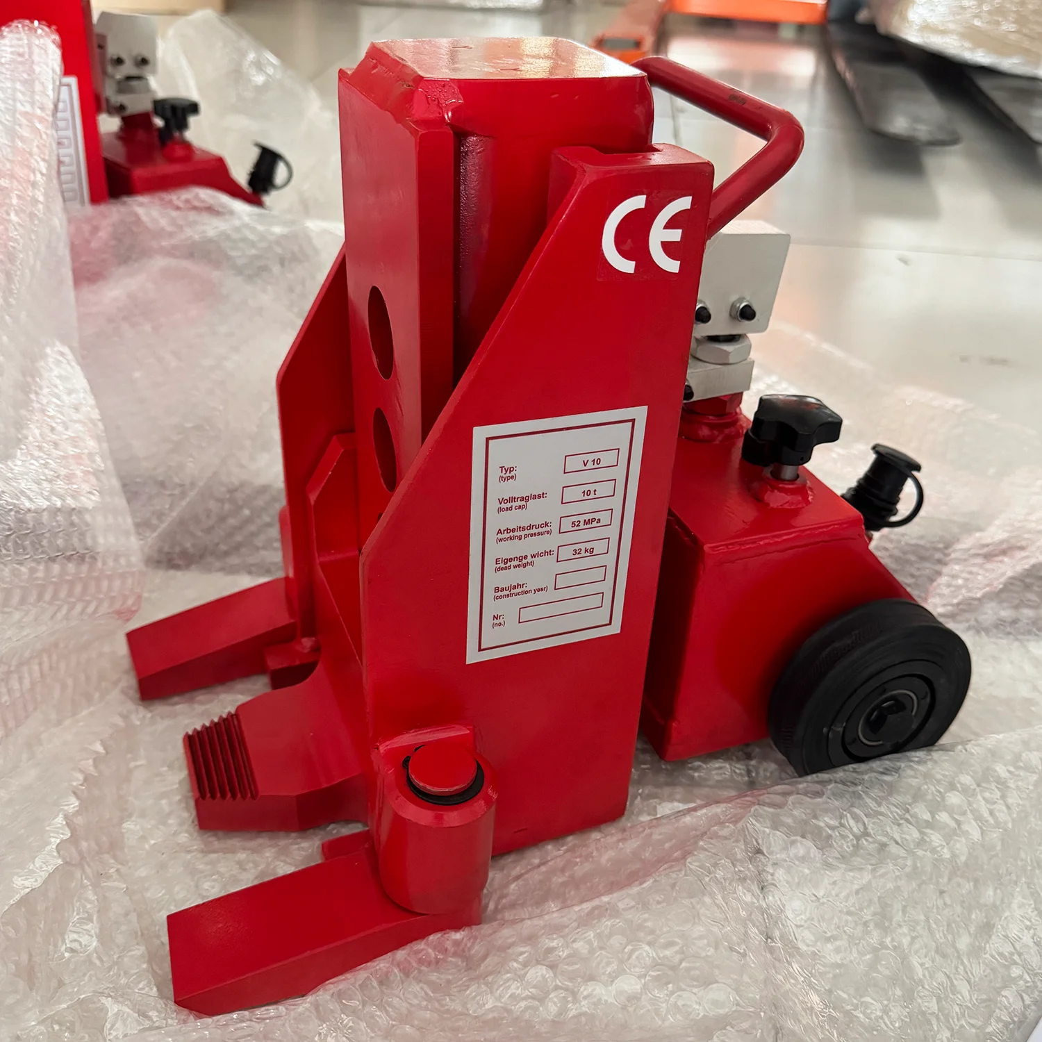 Equivalent 10 Tons Hydraulic Toe Jack for LIFTING HEAVY LOADS SAFELY and SECURELY