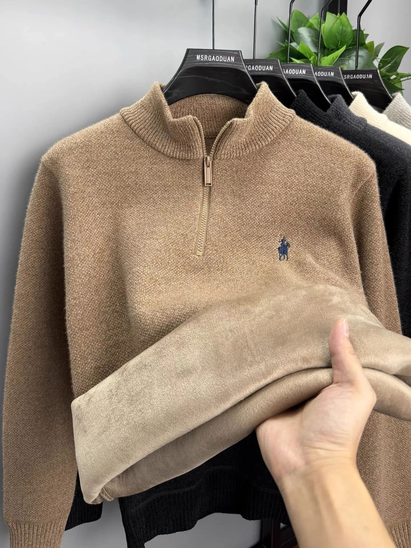 Marca de luxo zíper semi alta pescoço camisola masculina high-end moda rabo de cavalo golfe bordado inverno novo veludo quente malha pulôver