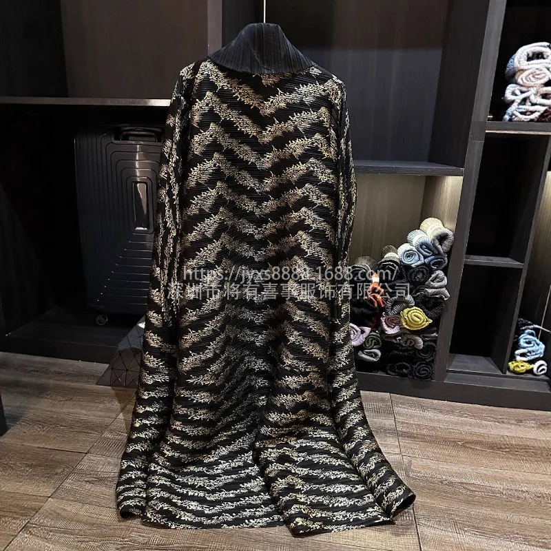 Abaya Miyake Trench plissé 2025 automne à manches longues ample Senior sens plissé chaud or Cape Robe veste mince longue Section