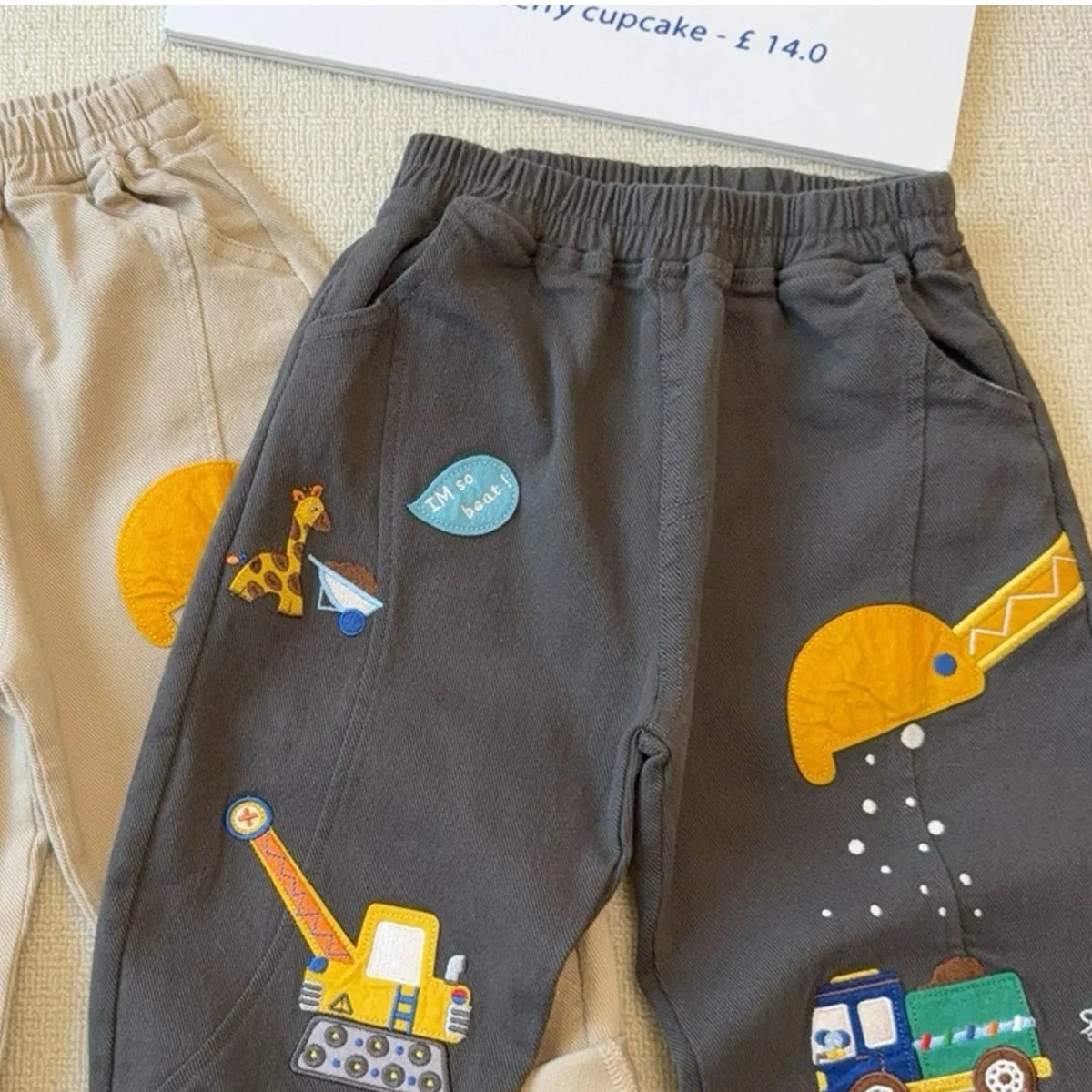 Freizeithose für Babys, Jungen und Mädchen – Frühlings-Cartoon-Stickerei-Hose im koreanischen Stil, lockere Haremshose aus Baumwolle für Babys und Kinder – Detail 5