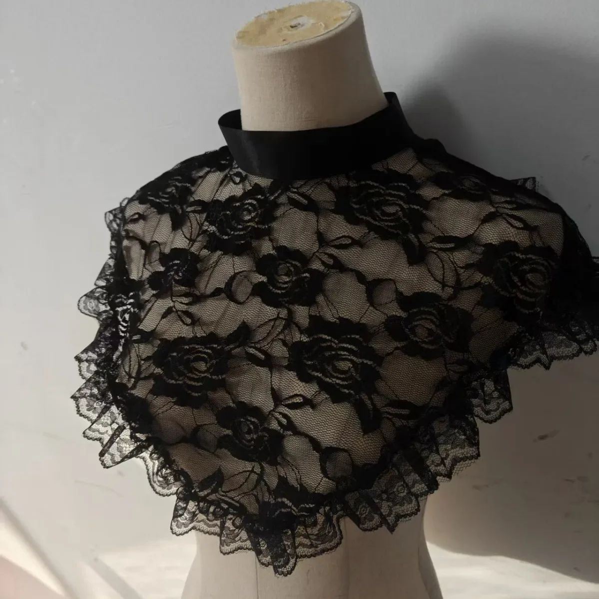 lingerie-erotica-de-renda-com-detalhes-vazados-capa-de-ombro-gola-removivel-acessorio-feminino