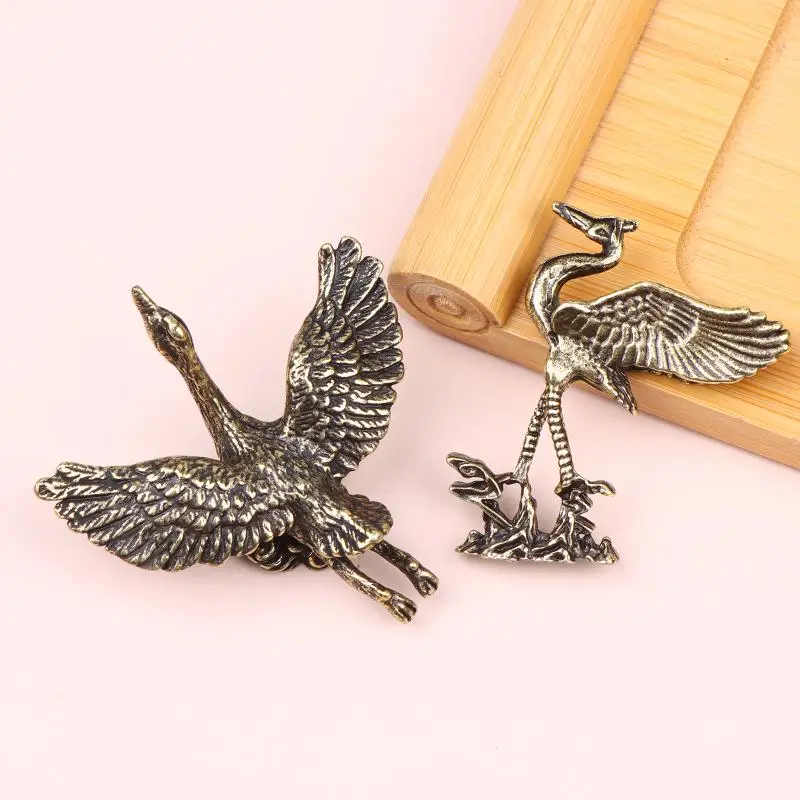 Elegant Brass Flying Crane Figurine Vintage Style Animal Home Decor Office Gift Detailed Feathers Comb Table Ornament Tea Pet