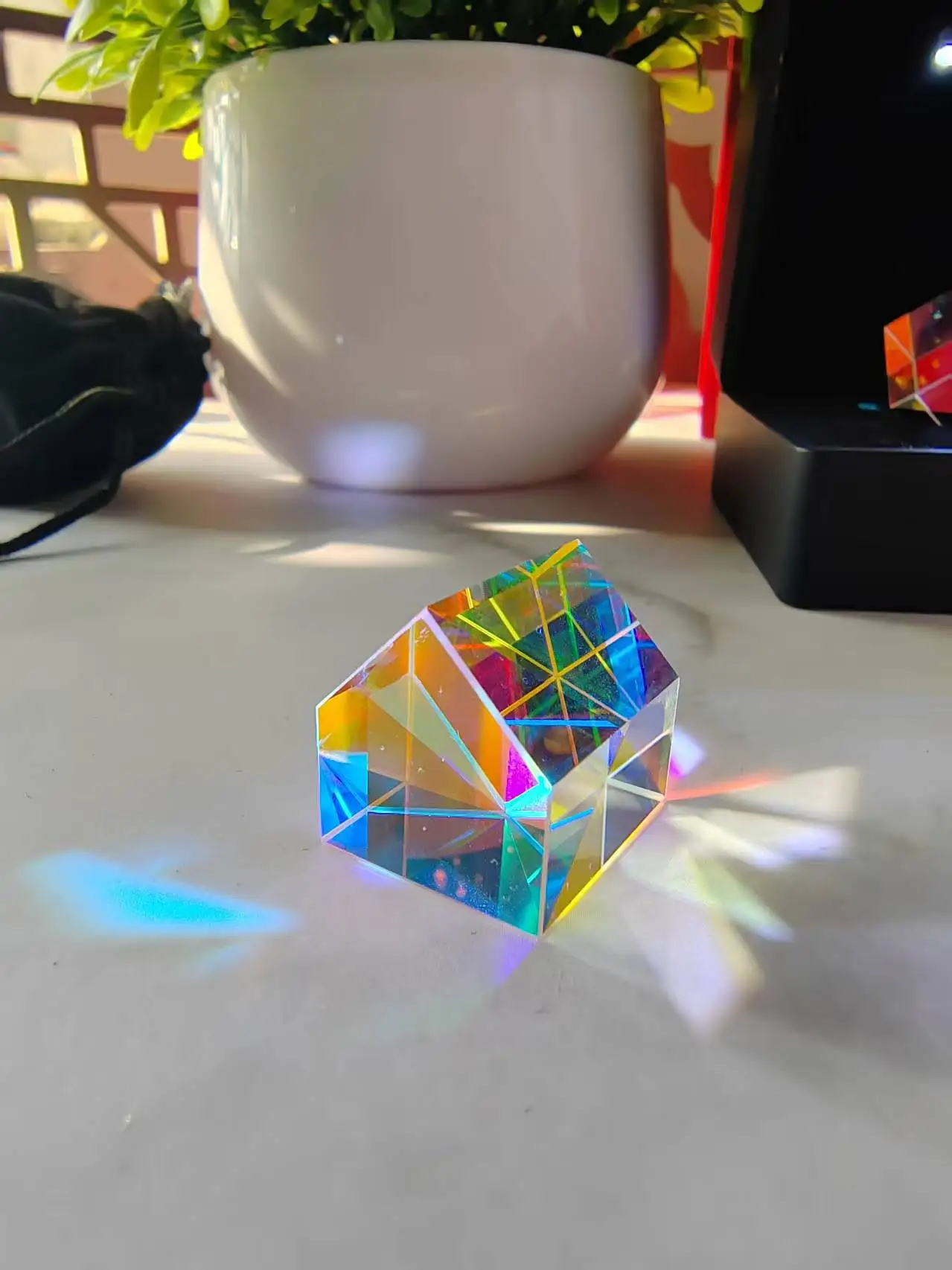 

Color-Mixing Prism Suncatcher & Light Cube Glass Desktop Decor - Creative Stress Relief Gift